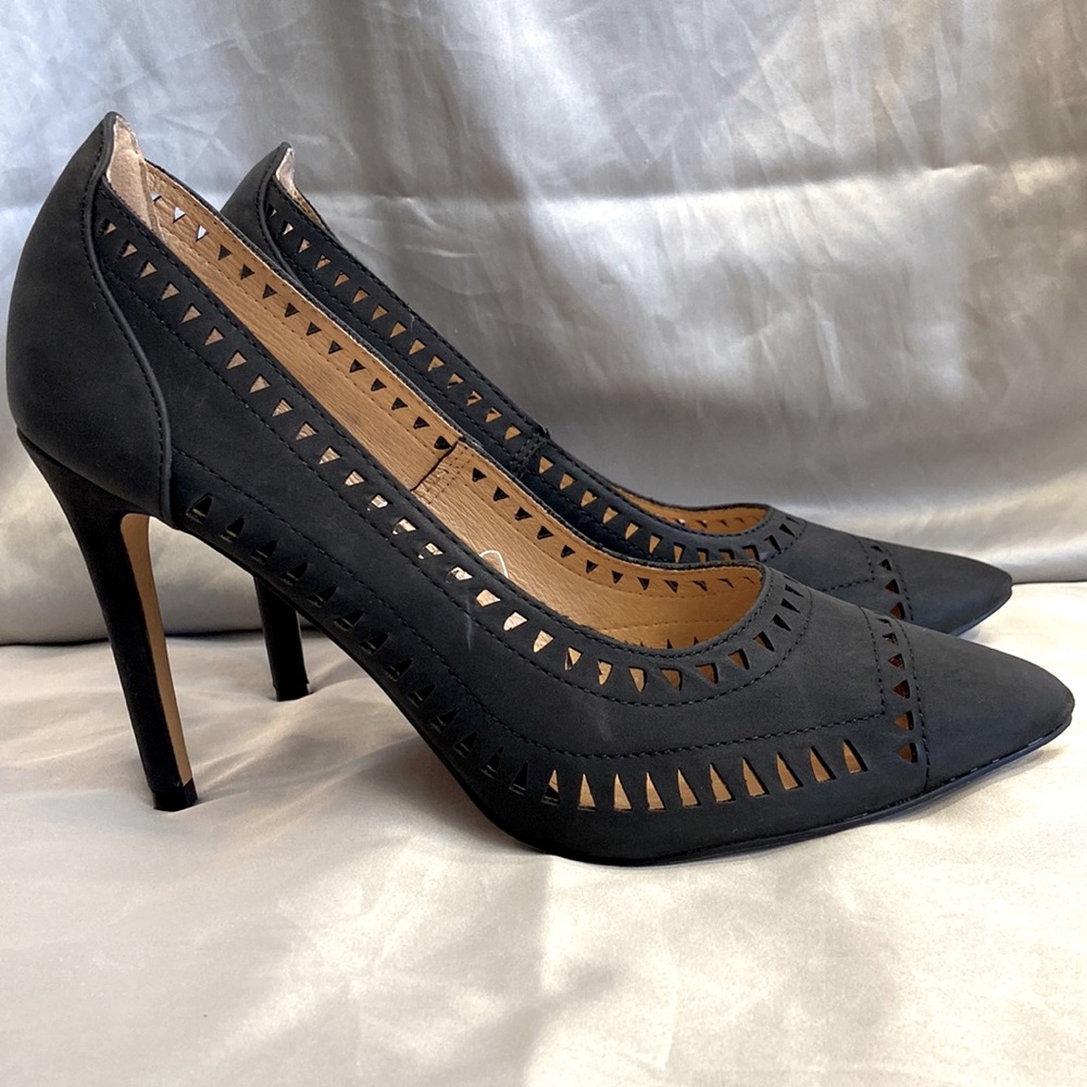 New York & Company | Black Laser Cut Pumps | Size 8